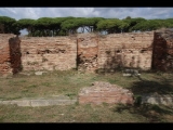 03009 ostia - regio ii - insula ix - edificio (ii,ix,6) - raeume auf der suedseite - raeume 5 und 6 - bli ri sueden - 09-2022.jpg